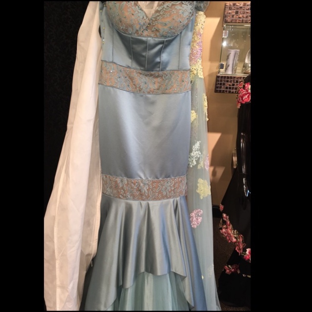 Evening dress - Picture 2 of 5